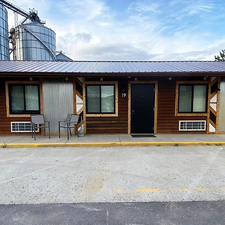 Hansen Inn & Cabins Wall Exterior photo