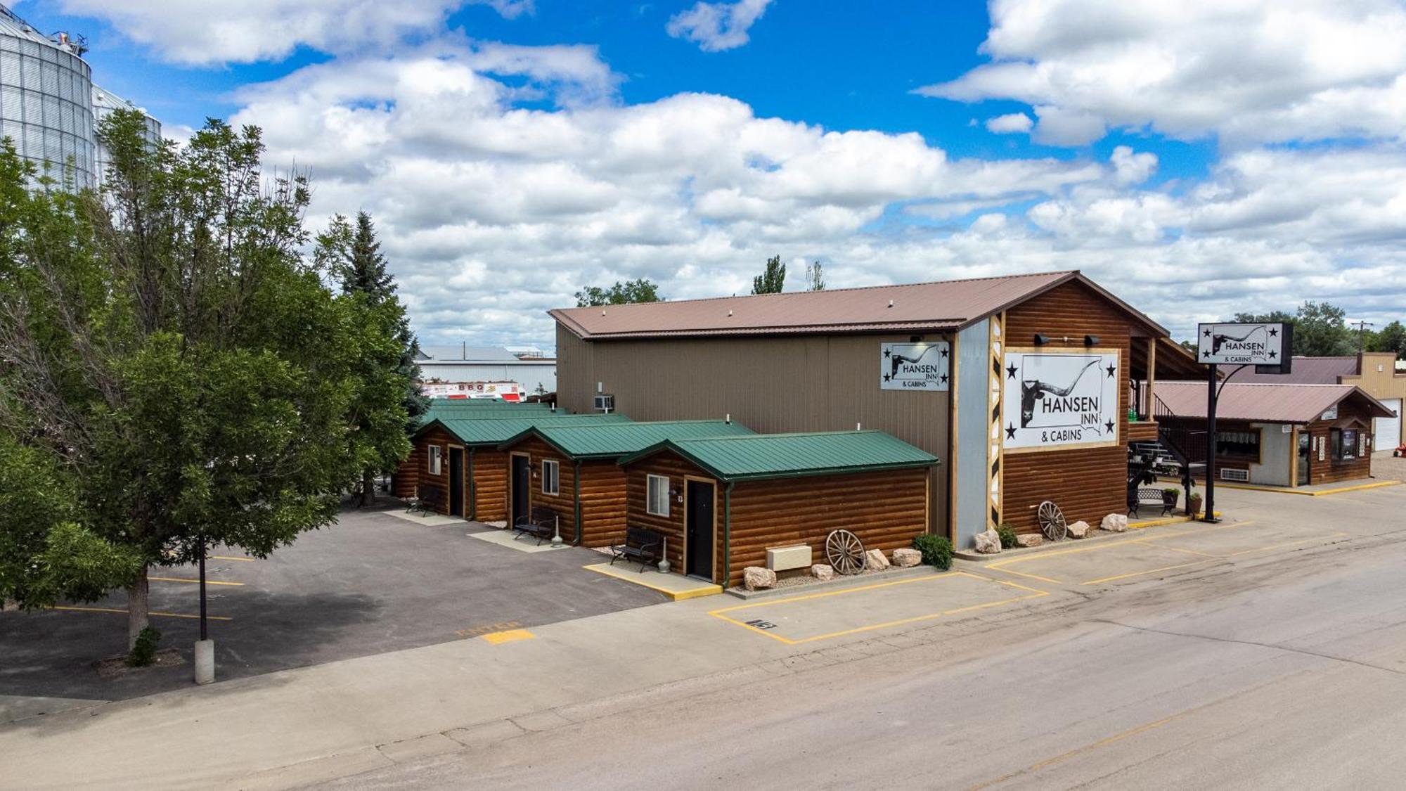 Hansen Inn & Cabins Wall Exterior photo