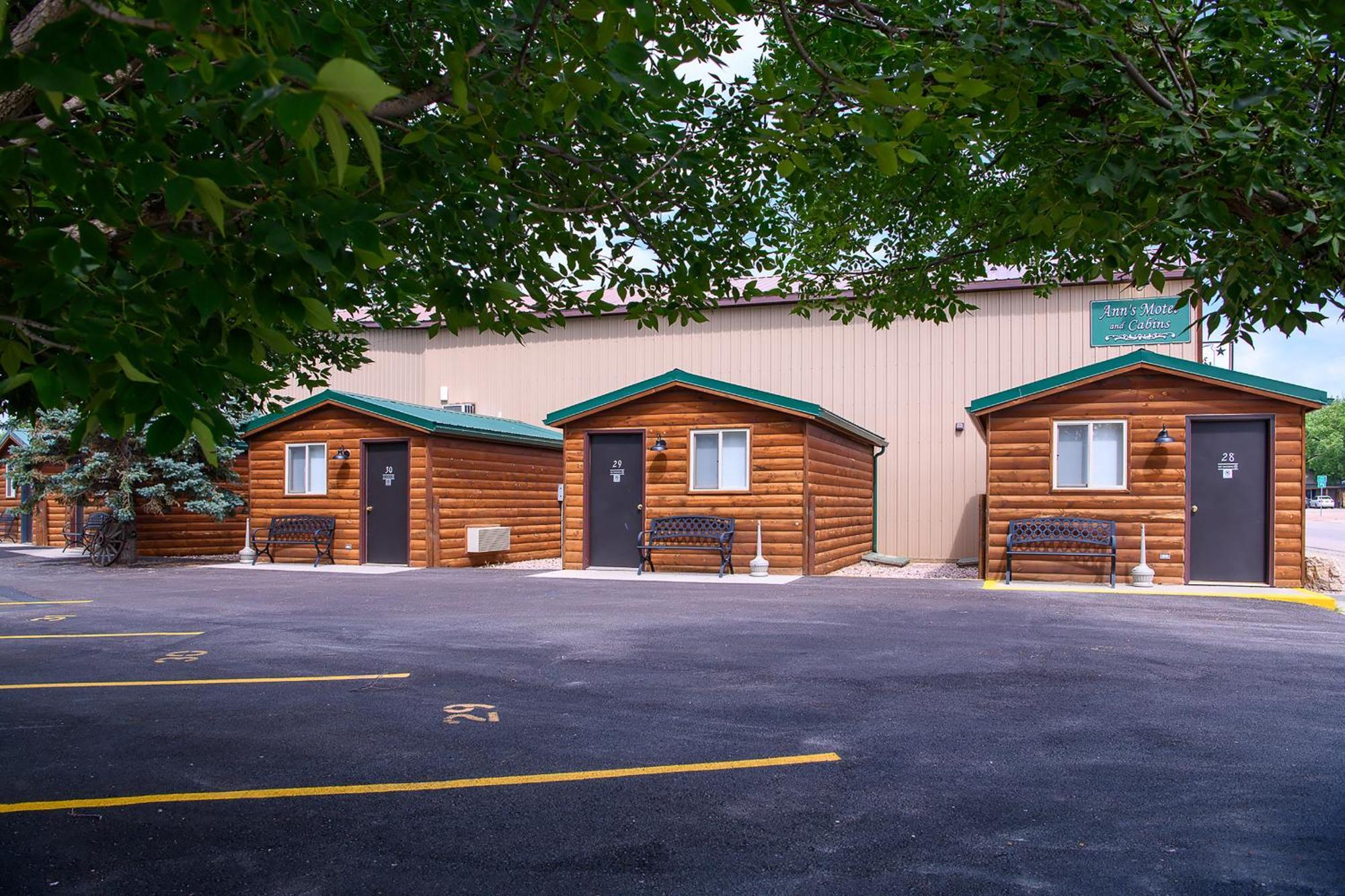 Hansen Inn & Cabins Wall Exterior photo